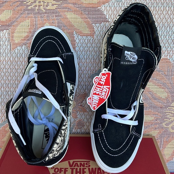 Vans Sk8-Hi
Skull Tapestry Black/Bone
VN0A7Q5N95X
Men’s sneakers - Picture 13 of 16